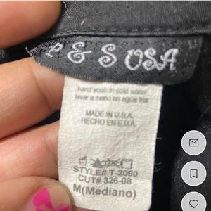 🖤V NECK BUTTON TOP🖤